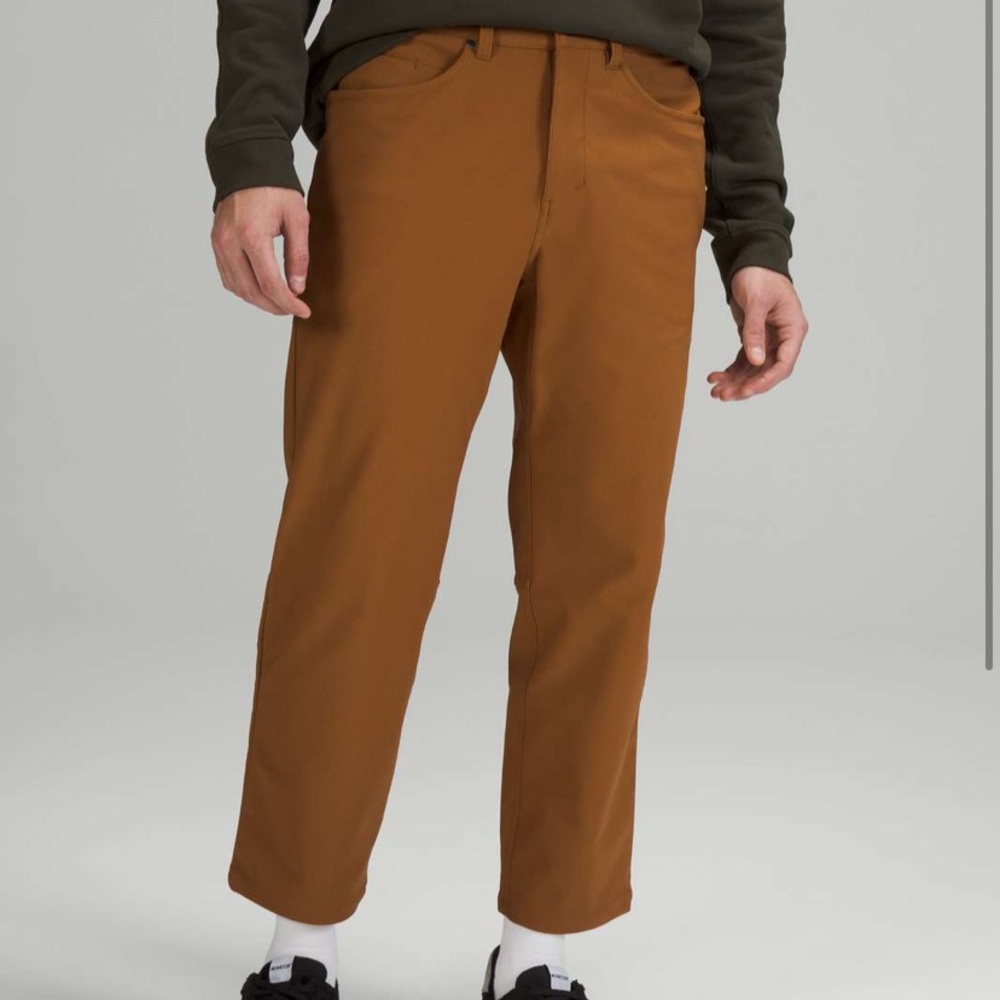 lululemon athletica Men's Chinos in Brown